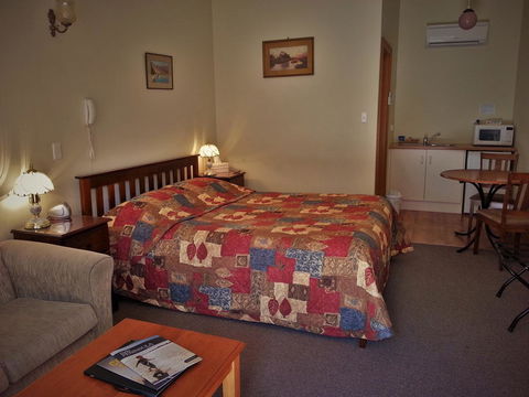 Sonbern Lodge Motel - ACT Tourism 20