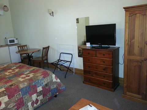 Sonbern Lodge Motel - ACT Tourism 36