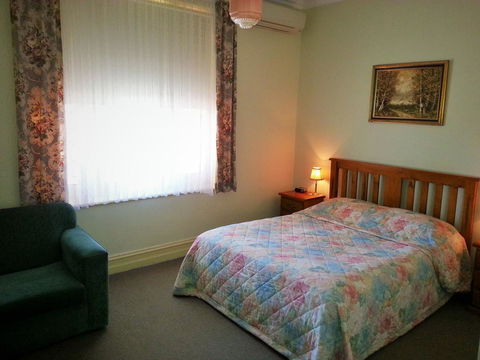 Sonbern Lodge Motel - ACT Tourism 11