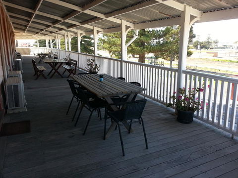 Sonbern Lodge Motel - ACT Tourism 1