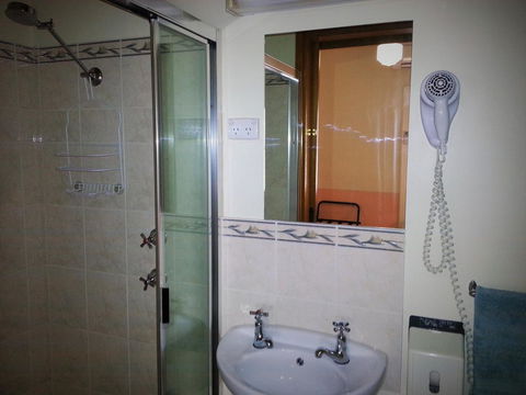 Sonbern Lodge Motel - ACT Tourism 16