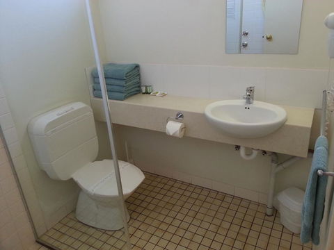 Sonbern Lodge Motel - ACT Tourism 21