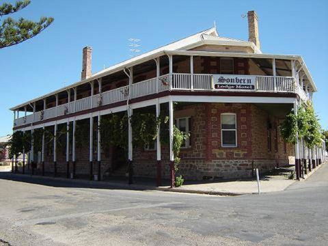 Sonbern Lodge Motel - ACT Tourism 0
