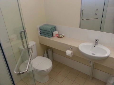 Sonbern Lodge Motel - ACT Tourism 24