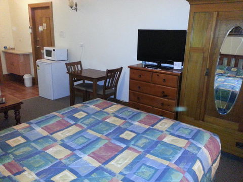 Sonbern Lodge Motel - ACT Tourism 23