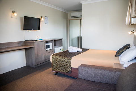Lilac City Motor Inn & Steakhouse - ACT Tourism 9