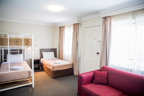 Lilac City Motor Inn & Steakhouse - ACT Tourism 15