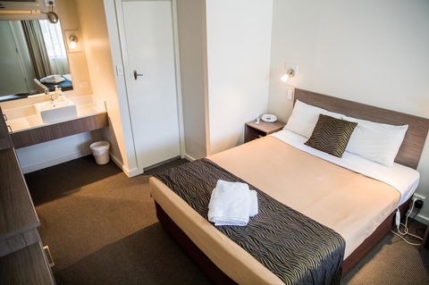 Lilac City Motor Inn & Steakhouse - ACT Tourism 29