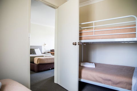 Lilac City Motor Inn & Steakhouse - ACT Tourism 20