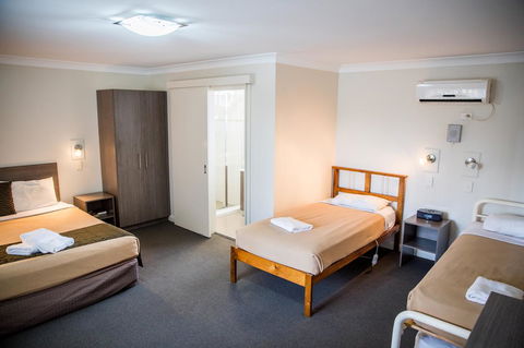 Lilac City Motor Inn & Steakhouse - ACT Tourism 21
