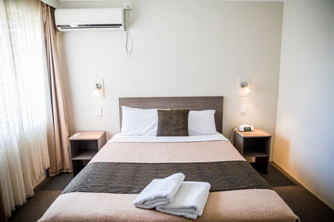 Lilac City Motor Inn & Steakhouse - ACT Tourism 10