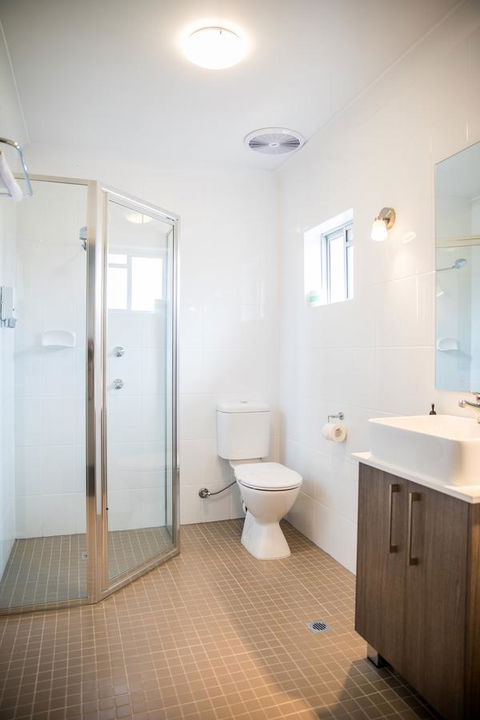 Lilac City Motor Inn & Steakhouse - ACT Tourism 6