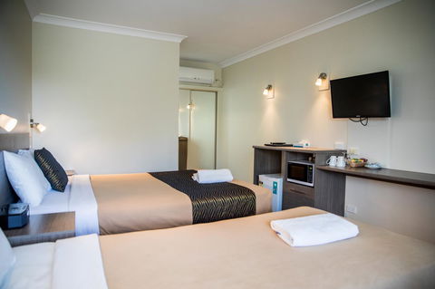 Lilac City Motor Inn & Steakhouse - ACT Tourism 5