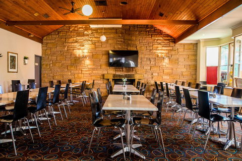 Lilac City Motor Inn & Steakhouse - ACT Tourism 1