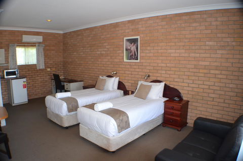 Deer Park Motor Inn Armidale - ACT Tourism 3