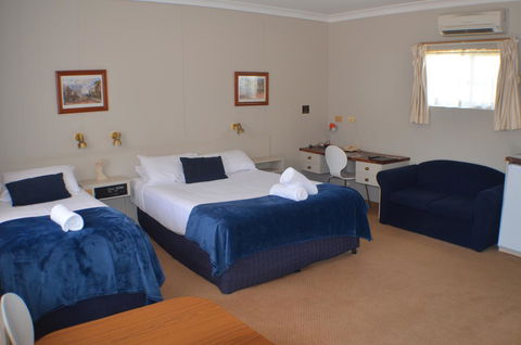 Deer Park Motor Inn Armidale - ACT Tourism 1