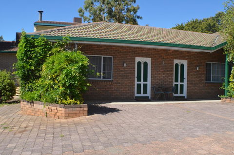 Deer Park Motor Inn Armidale - ACT Tourism 37