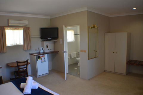 Deer Park Motor Inn Armidale - ACT Tourism 34