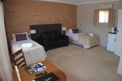 Deer Park Motor Inn Armidale - ACT Tourism 11