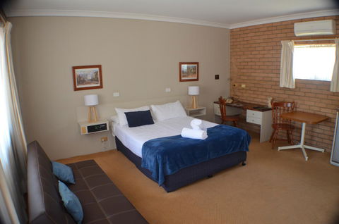 Deer Park Motor Inn Armidale - ACT Tourism 7