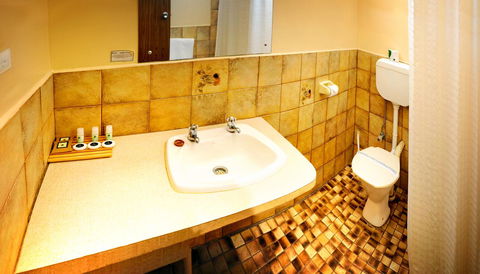 Highway One Motel - ACT Tourism 34