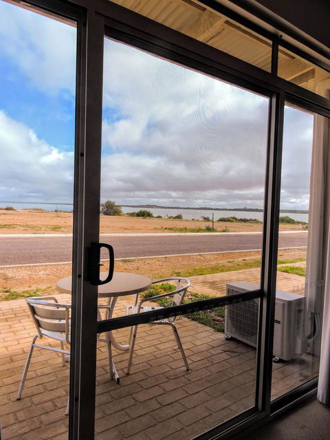 Highway One Motel - ACT Tourism 12