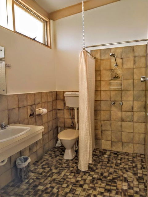 Highway One Motel - ACT Tourism 28