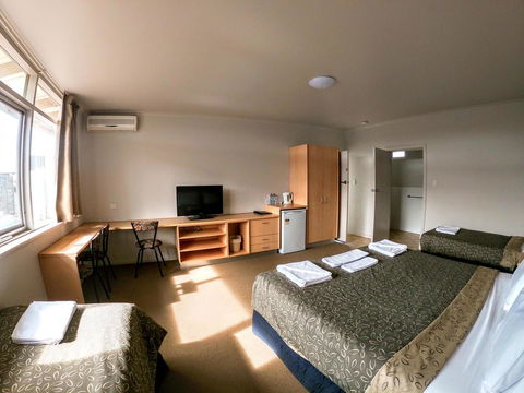 Highway One Motel - ACT Tourism 31