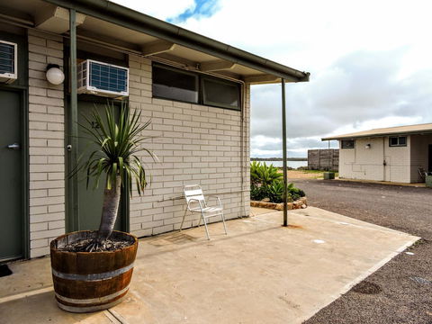 Highway One Motel - ACT Tourism 15