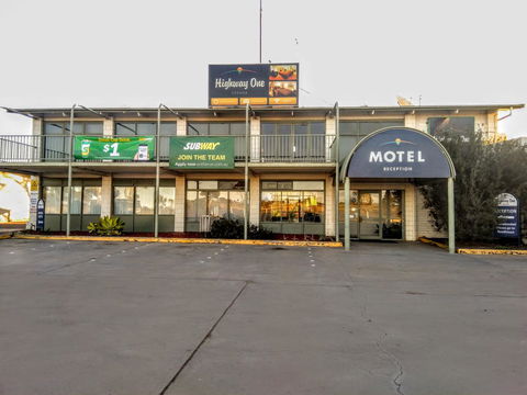 Highway One Motel - ACT Tourism 14
