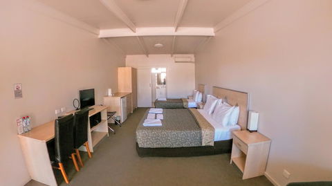 Highway One Motel - ACT Tourism 3