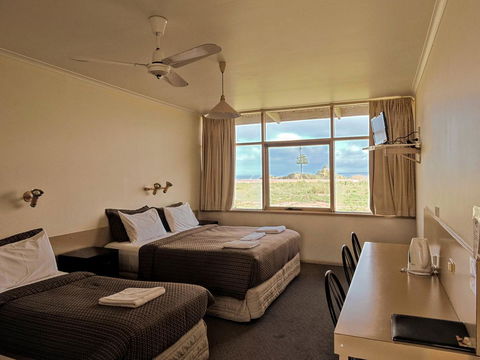 Highway One Motel - ACT Tourism 29