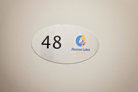 Mawson Lakes Hotel - ACT Tourism 35