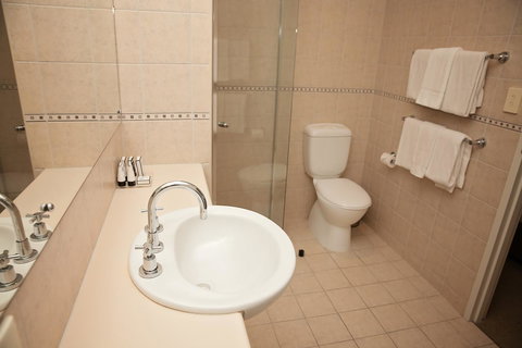 Mawson Lakes Hotel - ACT Tourism 41