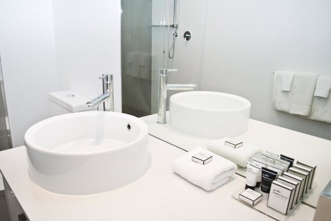 Mawson Lakes Hotel - ACT Tourism 4