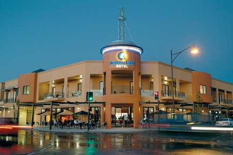 Mawson Lakes Hotel - ACT Tourism 8