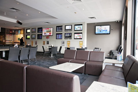 Mawson Lakes Hotel - ACT Tourism 19