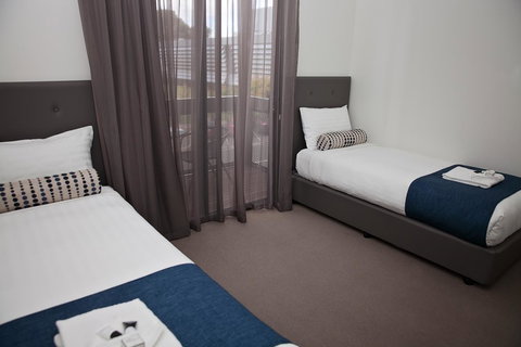 Mawson Lakes Hotel - ACT Tourism 40