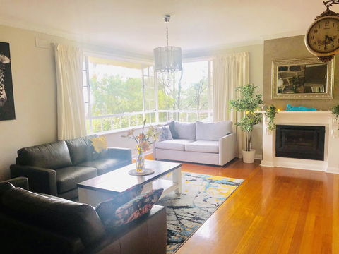 Stunning House With Beautiful Entertainment Area!! - ACT Tourism 1