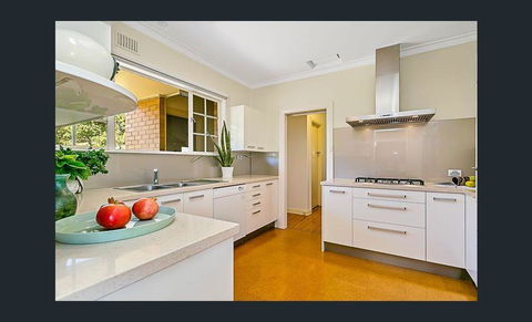 Stunning House With Beautiful Entertainment Area!! - ACT Tourism 9