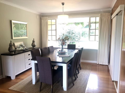 Stunning House With Beautiful Entertainment Area!! - ACT Tourism 6