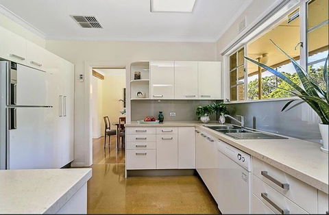 Stunning House With Beautiful Entertainment Area!! - ACT Tourism 10