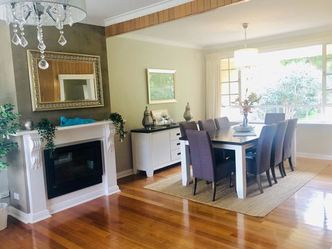 Stunning House With Beautiful Entertainment Area!! - ACT Tourism 4