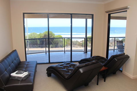 The Lighthouse - Beachfront Accommodation - ACT Tourism 5
