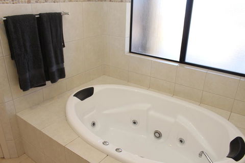 The Lighthouse - Beachfront Accommodation - ACT Tourism 4