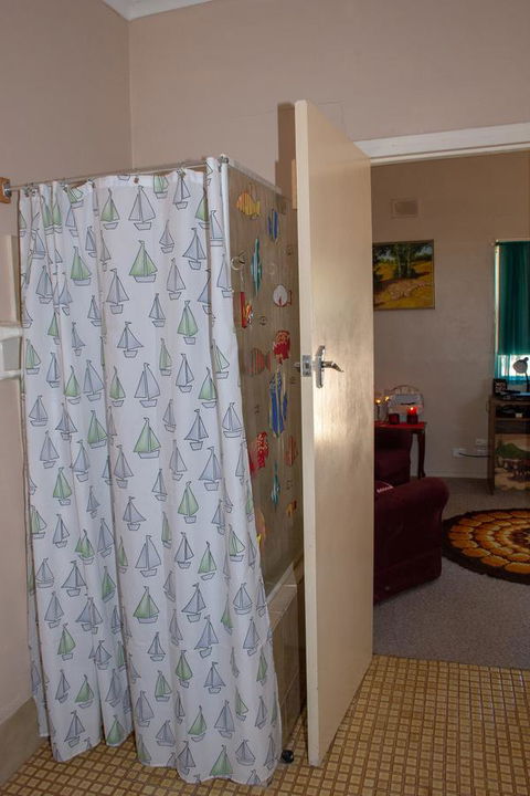 Kimba Units - ACT Tourism 11