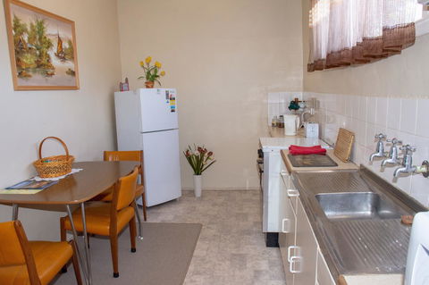 Kimba Units - ACT Tourism 6