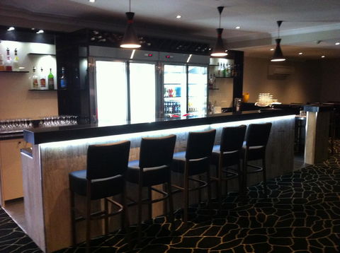 Cattlemans Country Motor Inn & Serviced Apartments - ACT Tourism 1