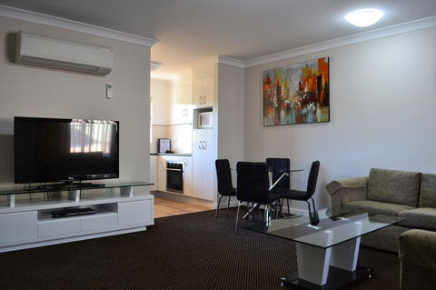 Cattlemans Country Motor Inn & Serviced Apartments - ACT Tourism 42