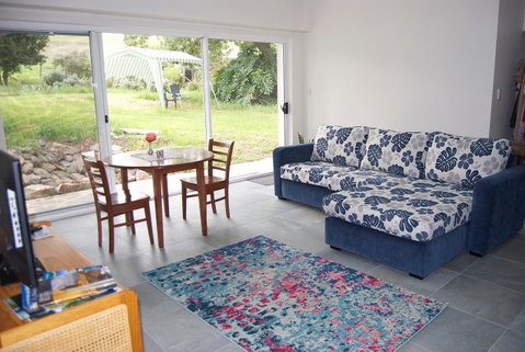 Back Valley Farmstay Bed And Breakfast - ACT Tourism 4